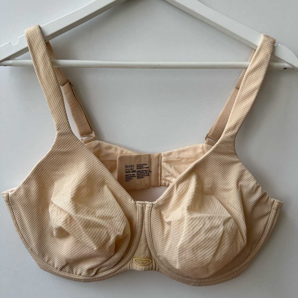 BERLEI - High Performance Underwire Non Padded Sports Bra Nude - 18DD (US 40DD)